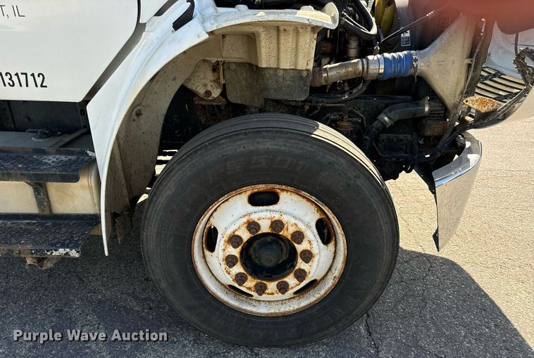 image for item DT2052 2007 Freightliner  M2  truck cab and chassis