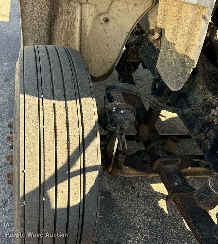 image for item DT2052 2007 Freightliner  M2  truck cab and chassis