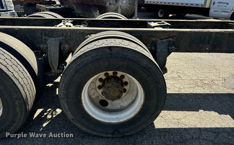 image for item DT2052 2007 Freightliner  M2  truck cab and chassis