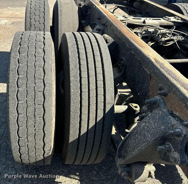 image for item DT2052 2007 Freightliner  M2  truck cab and chassis