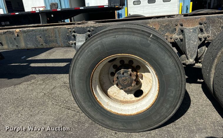 image for item DT2052 2007 Freightliner  M2  truck cab and chassis