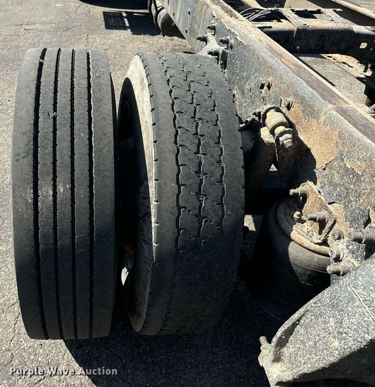 image for item DT2052 2007 Freightliner  M2  truck cab and chassis