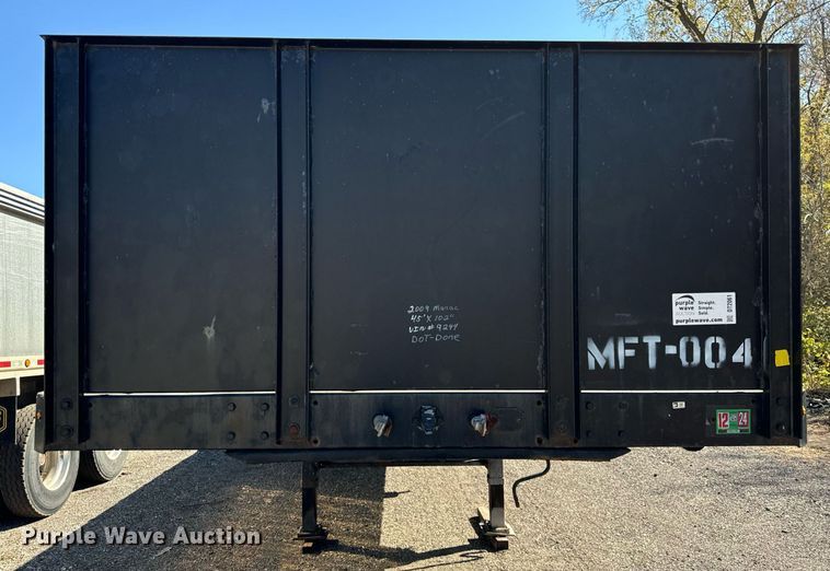 image for item DT2061 2008 Manac  flatbed trailer