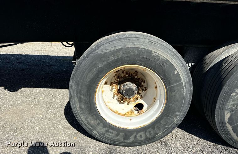 image for item DT2061 2008 Manac  flatbed trailer