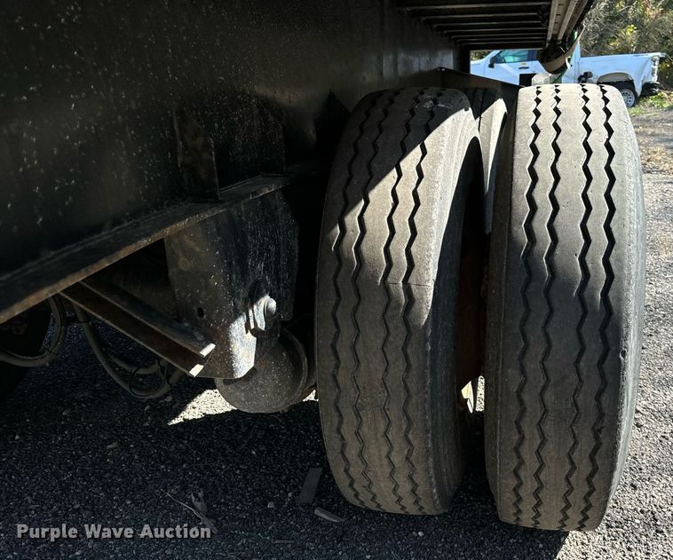 image for item DT2061 2008 Manac  flatbed trailer