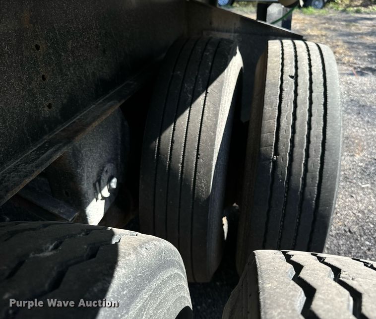 image for item DT2061 2008 Manac  flatbed trailer