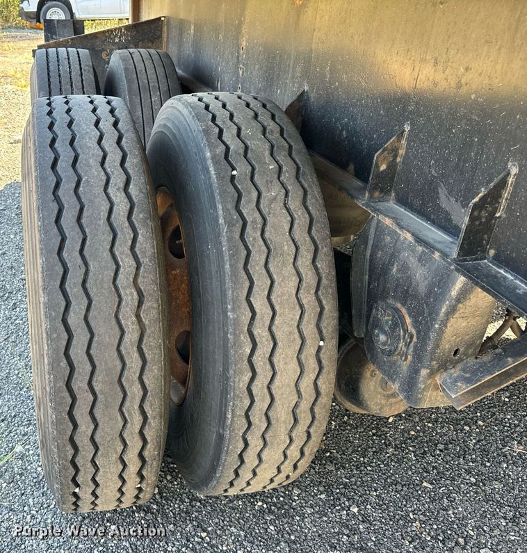 image for item DT2061 2008 Manac  flatbed trailer