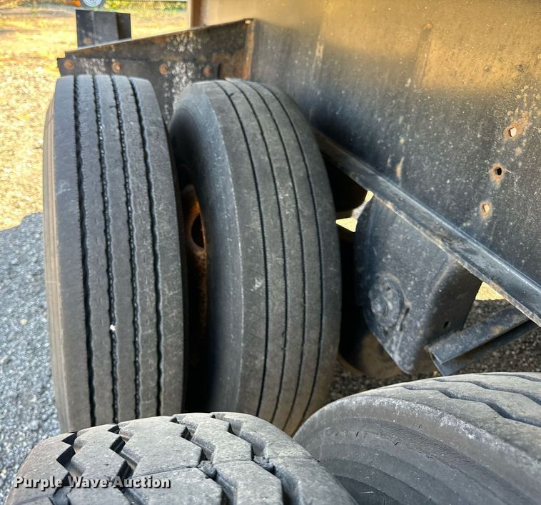 image for item DT2061 2008 Manac  flatbed trailer