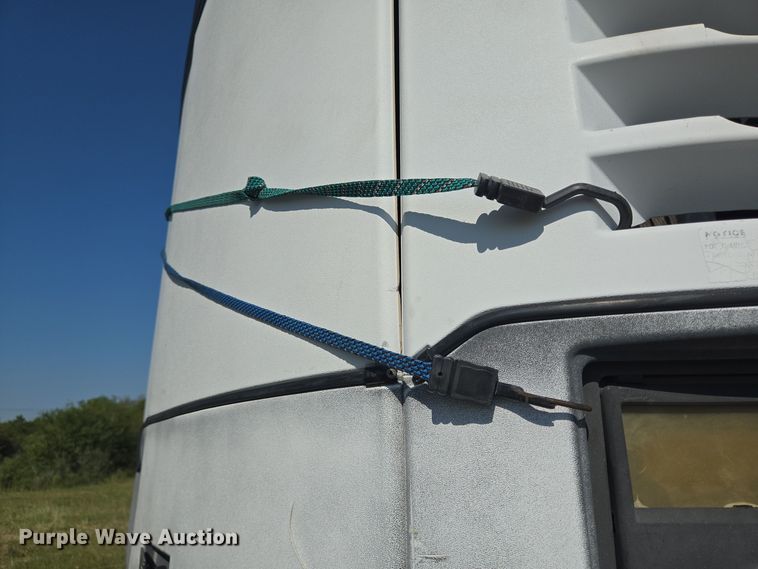 image for item DT5307 2007 Utility refrigerated van trailer