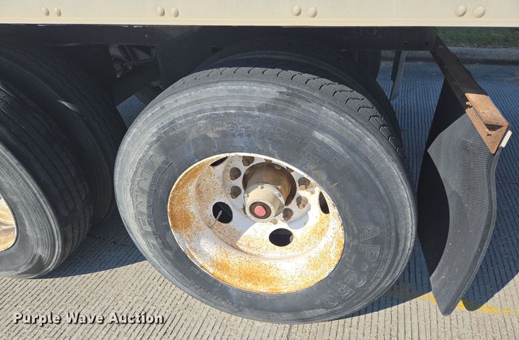 image for item DT5307 2007 Utility refrigerated van trailer