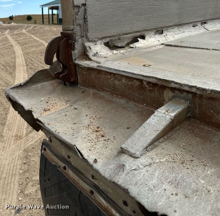 image for item DV2823 1986 Dorsey Trailers, Inc. End dump trailer