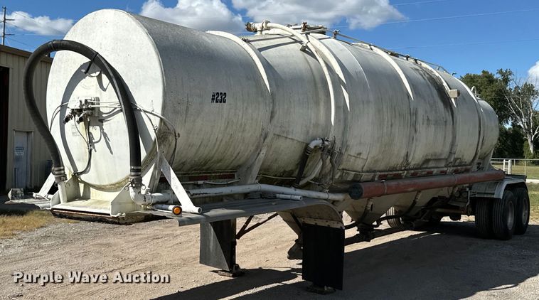 image for item DX1303 1974 Butler pneumatic dry bulk trailer