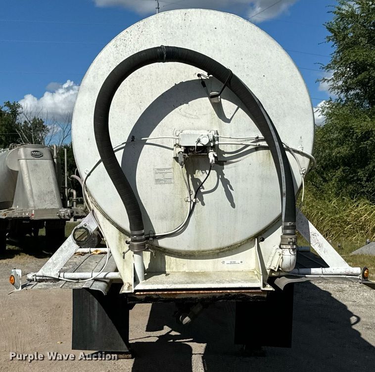 image for item DX1303 1974 Butler pneumatic dry bulk trailer