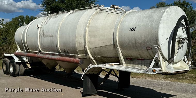 image for item DX1303 1974 Butler pneumatic dry bulk trailer