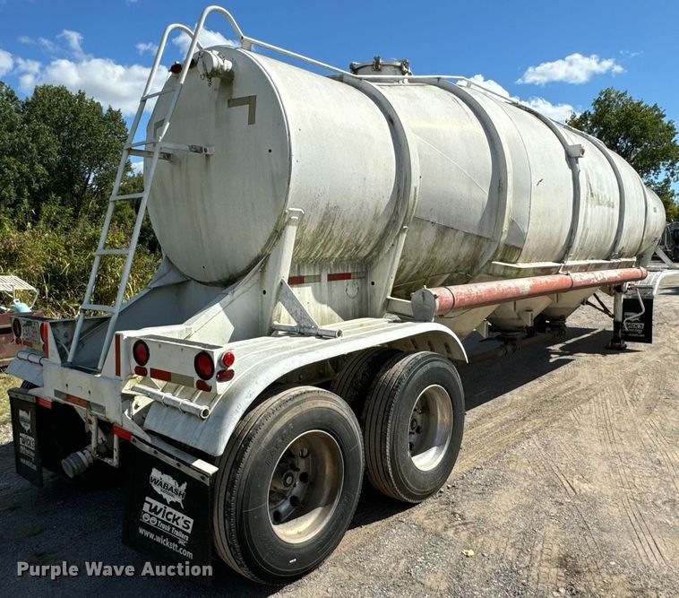 image for item DX1303 1974 Butler pneumatic dry bulk trailer