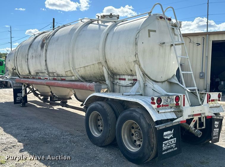 image for item DX1303 1974 Butler pneumatic dry bulk trailer