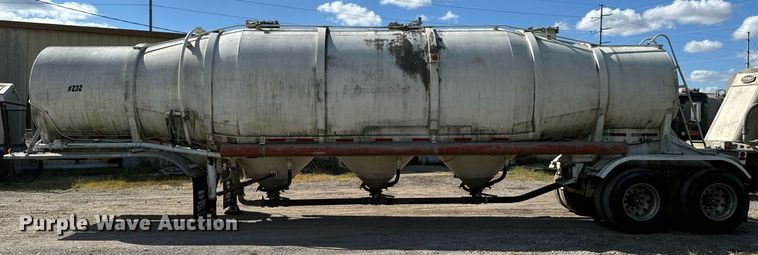 image for item DX1303 1974 Butler pneumatic dry bulk trailer