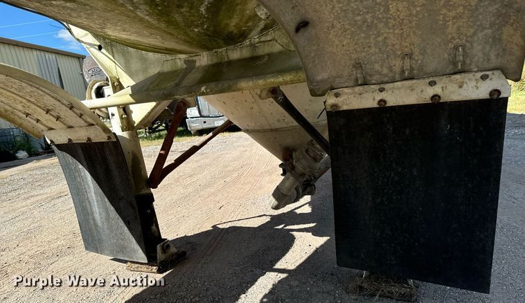 image for item DX1303 1974 Butler pneumatic dry bulk trailer