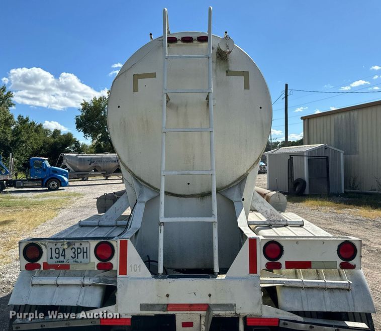 image for item DX1303 1974 Butler pneumatic dry bulk trailer