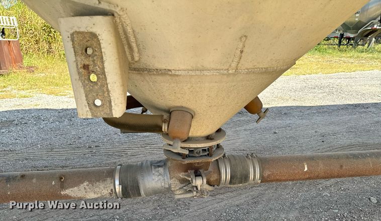 image for item DX1303 1974 Butler pneumatic dry bulk trailer