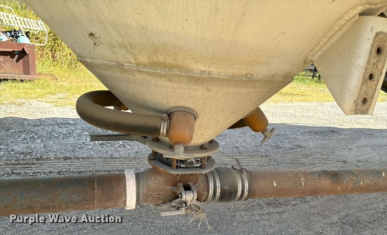 image for item DX1303 1974 Butler pneumatic dry bulk trailer