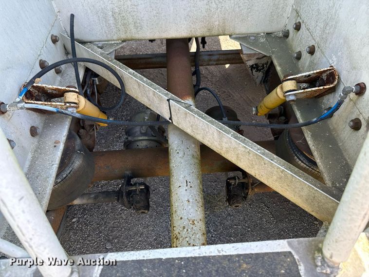 image for item DX1303 1974 Butler pneumatic dry bulk trailer