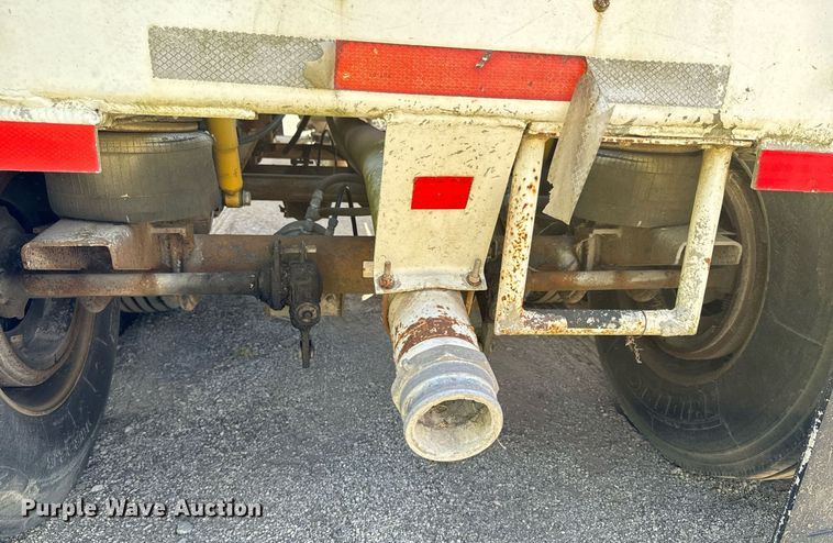 image for item DX1303 1974 Butler pneumatic dry bulk trailer