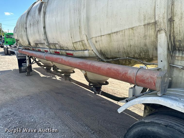 image for item DX1303 1974 Butler pneumatic dry bulk trailer