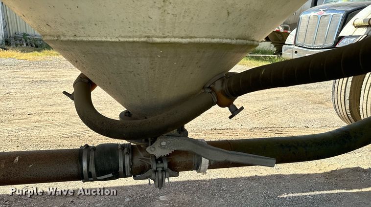 image for item DX1303 1974 Butler pneumatic dry bulk trailer