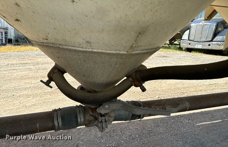 image for item DX1303 1974 Butler pneumatic dry bulk trailer