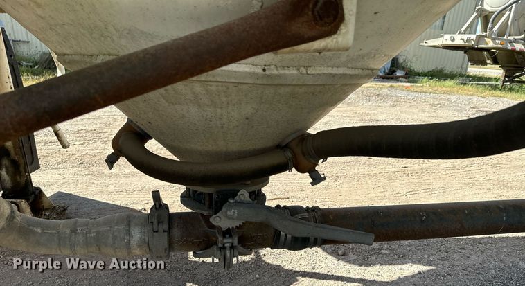 image for item DX1303 1974 Butler pneumatic dry bulk trailer