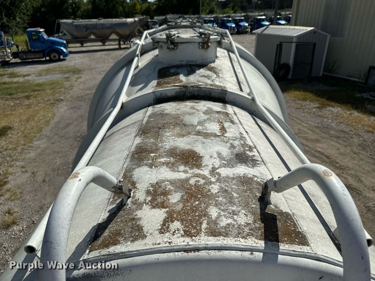 image for item DX1303 1974 Butler pneumatic dry bulk trailer
