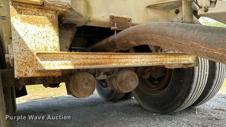 image for item DX1303 1974 Butler pneumatic dry bulk trailer