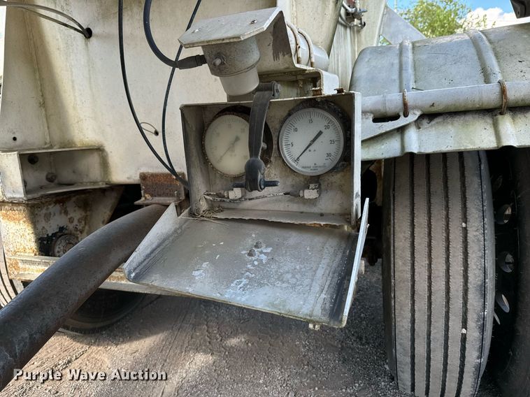 image for item DX1303 1974 Butler pneumatic dry bulk trailer