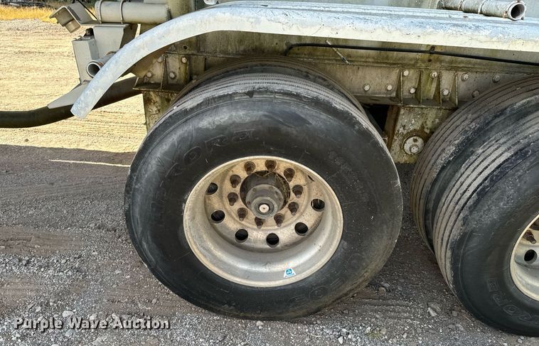 image for item DX1303 1974 Butler pneumatic dry bulk trailer