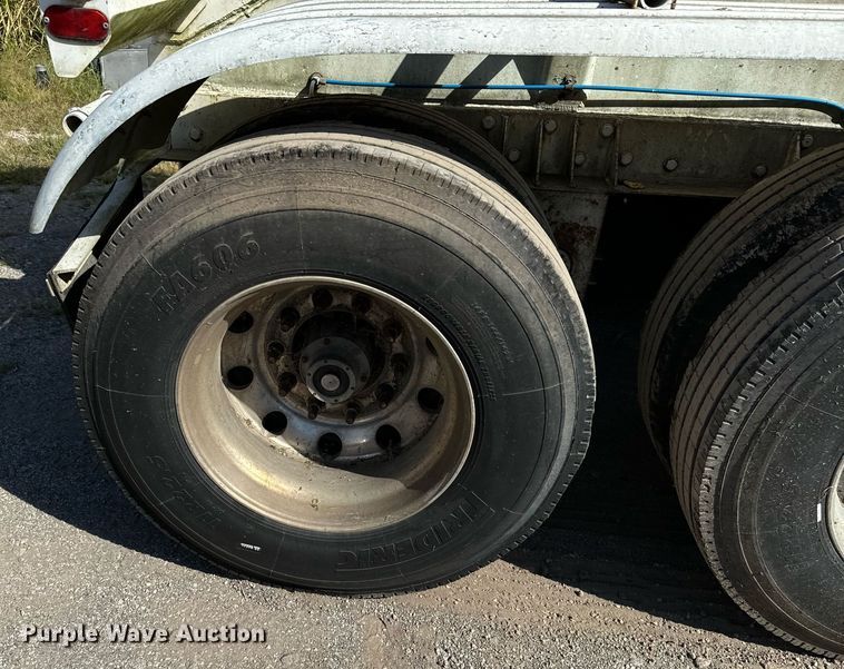 image for item DX1303 1974 Butler pneumatic dry bulk trailer