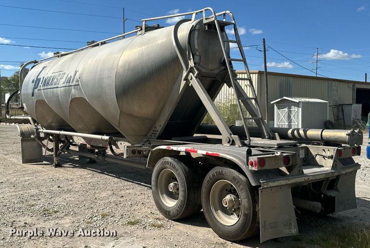 image for item DX1304 2015 Heil pneumatic dry bulk trailer