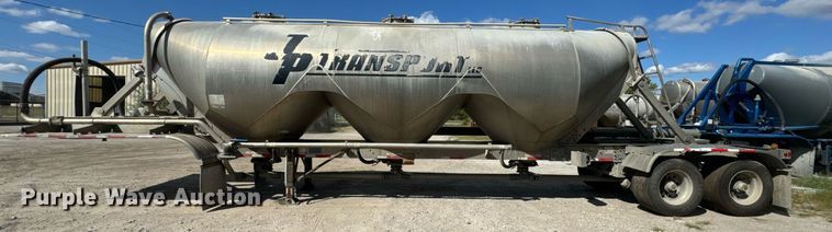image for item DX1304 2015 Heil pneumatic dry bulk trailer