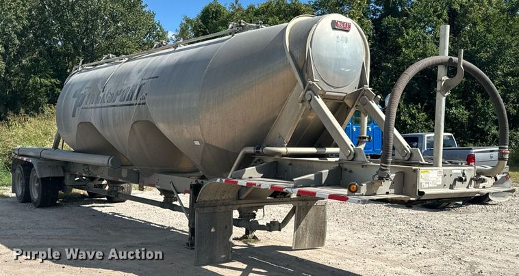 image for item DX1304 2015 Heil pneumatic dry bulk trailer