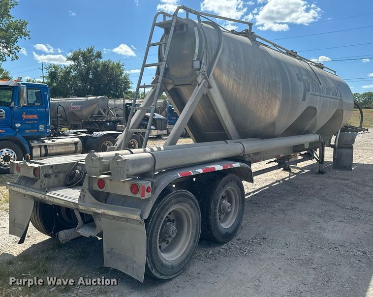 image for item DX1304 2015 Heil pneumatic dry bulk trailer