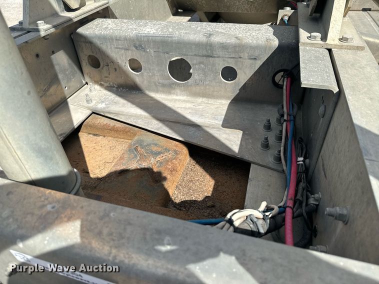 image for item DX1304 2015 Heil pneumatic dry bulk trailer