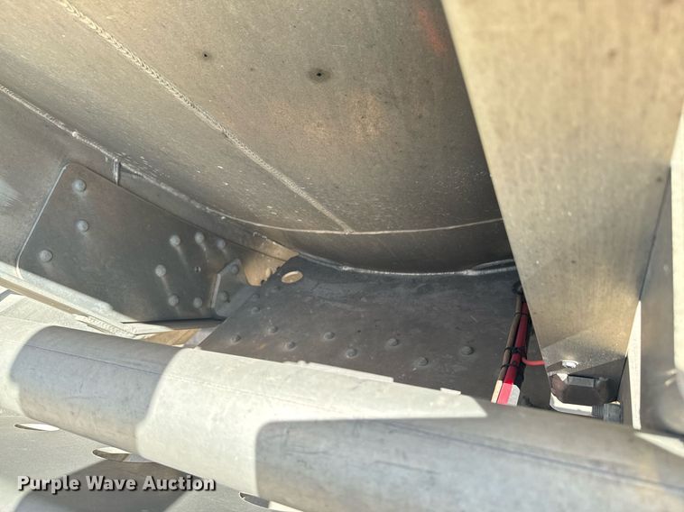 image for item DX1304 2015 Heil pneumatic dry bulk trailer