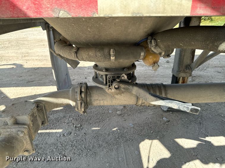 image for item DX1304 2015 Heil pneumatic dry bulk trailer