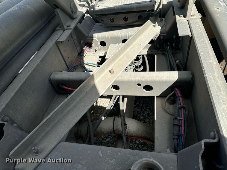 image for item DX1304 2015 Heil pneumatic dry bulk trailer