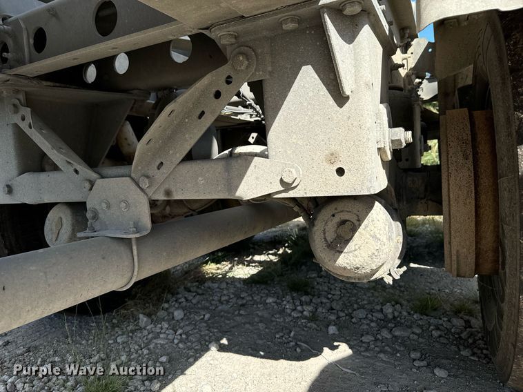 image for item DX1304 2015 Heil pneumatic dry bulk trailer