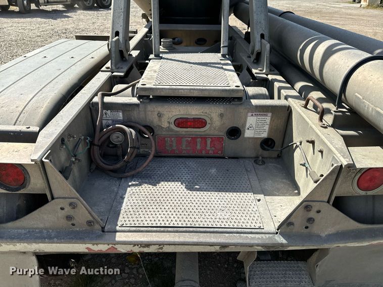 image for item DX1304 2015 Heil pneumatic dry bulk trailer