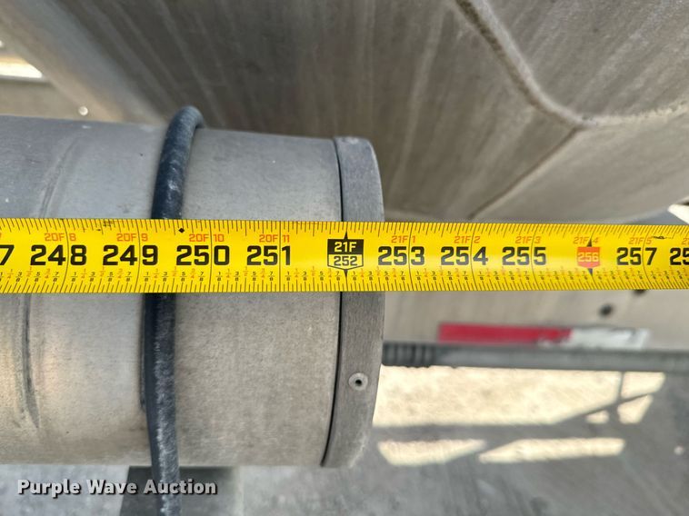 image for item DX1304 2015 Heil pneumatic dry bulk trailer