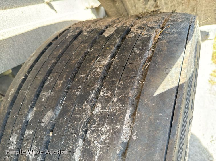 image for item DX1304 2015 Heil pneumatic dry bulk trailer