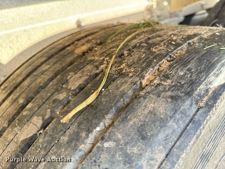 image for item DX1304 2015 Heil pneumatic dry bulk trailer