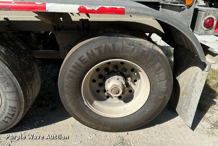 image for item DX1304 2015 Heil pneumatic dry bulk trailer